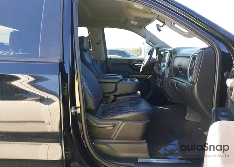 2021 Chevrolet Silverado 1500 z USA, uszkodzony, nr VIN 3GCUYDED9MG474219